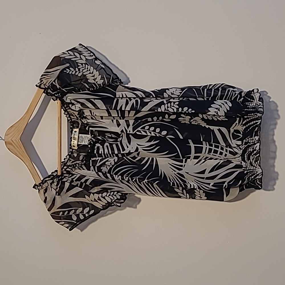 Agenda, Petite Small, Short-sleeved, Black & White, Botanical print Blouse